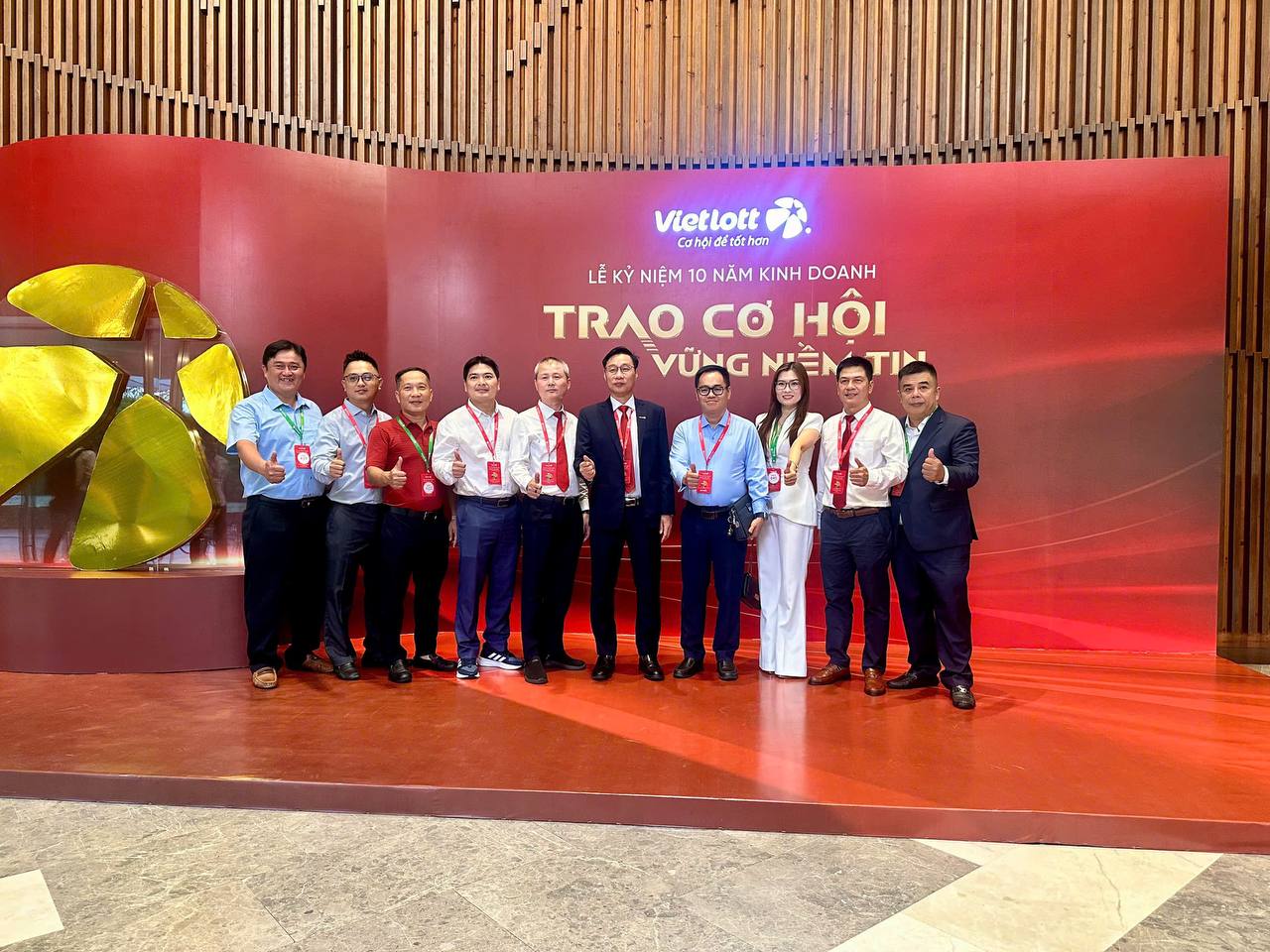 Đội ngũ tại lễ kỷ niệm 10 năm kinh doanh